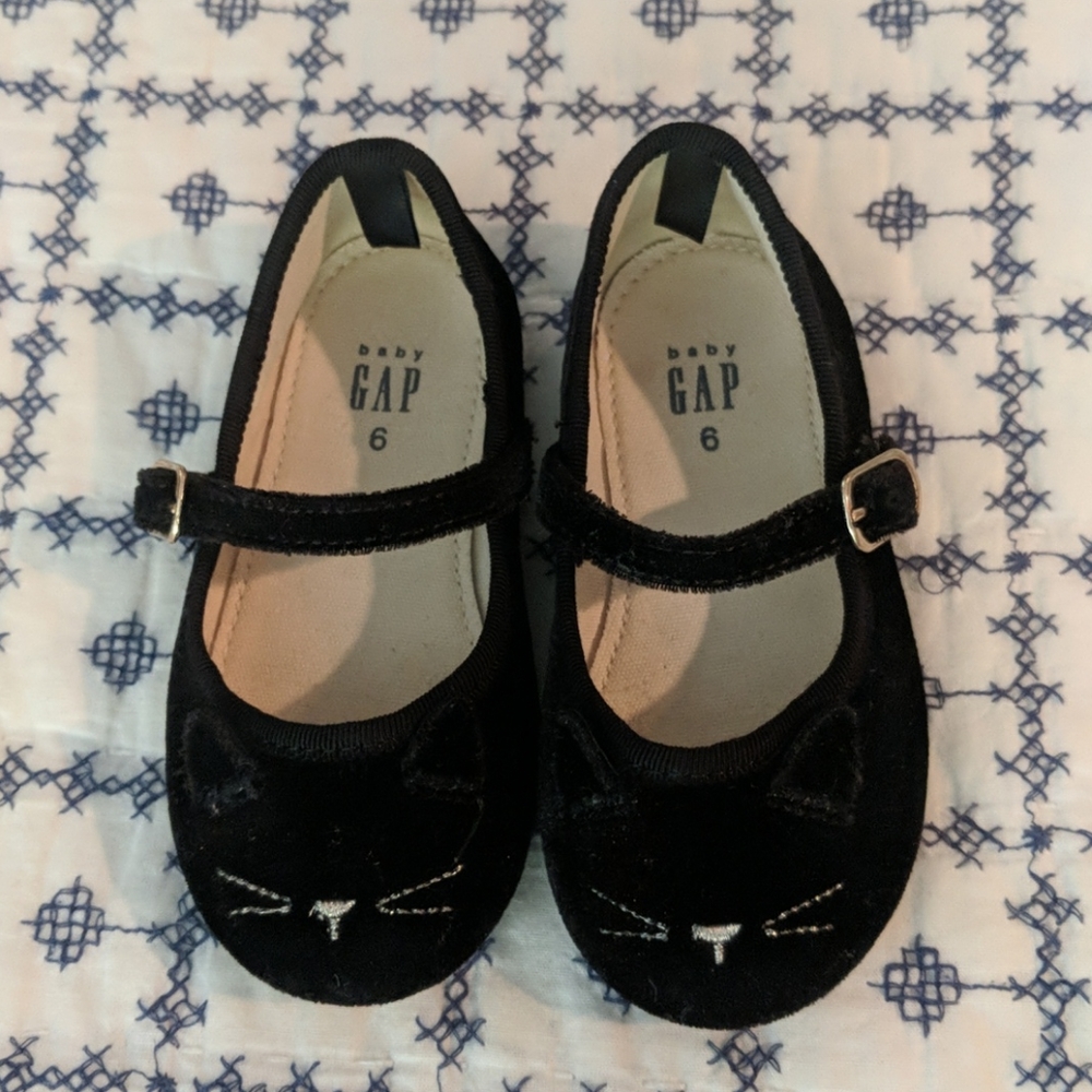 Baby gap size 6 black velvet cat shoes